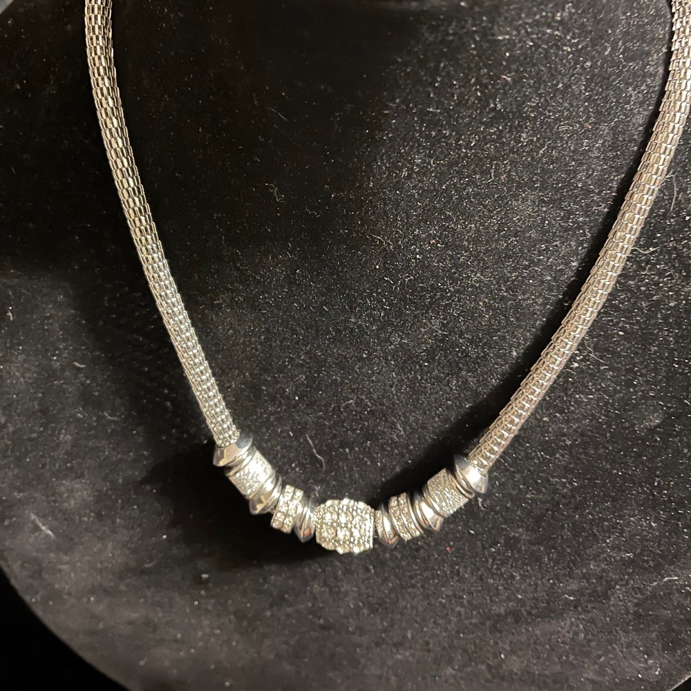 Silver tone necklace